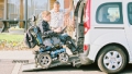 Véhicule accessible en fauteuil roulant